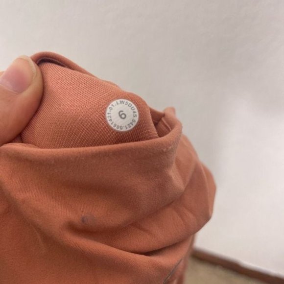 Lululemon Coral High Waisted 7/8 Leggings with Pockets - Picture 7 of 8